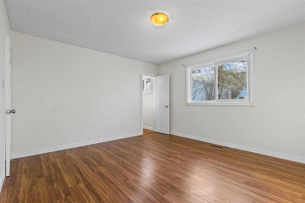 531 64 Avenue Nw, Calgary, AB - Indoor Photo Showing Other Room
