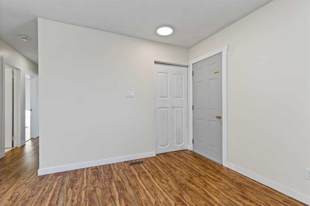 531 64 Avenue Nw, Calgary, AB - Indoor Photo Showing Other Room