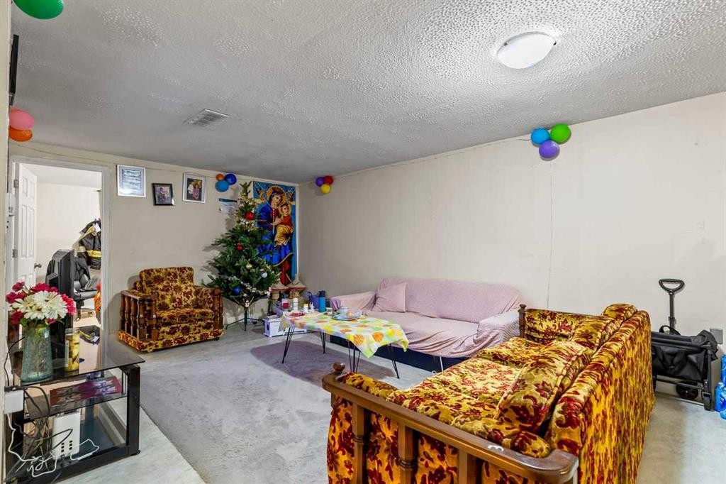 531 64 Avenue Nw, Calgary, AB - Indoor