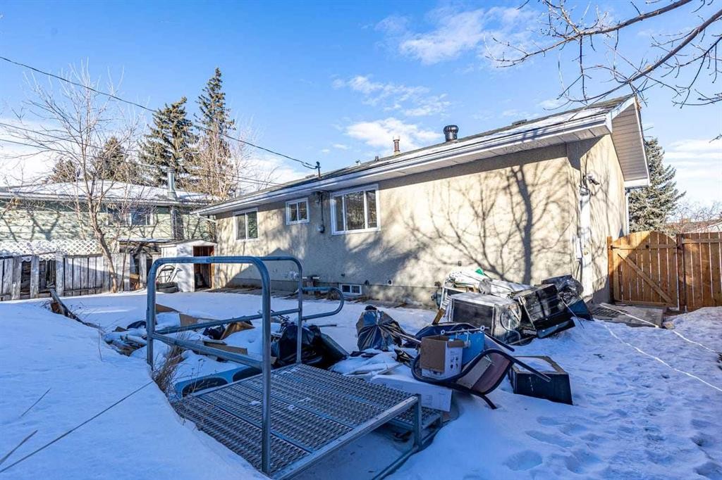 531 64 Avenue Nw, Calgary, AB - Outdoor