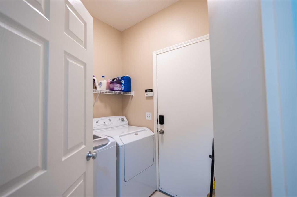 306 Rockyspring Circle Nw, Calgary, AB - Indoor Photo Showing Laundry Room