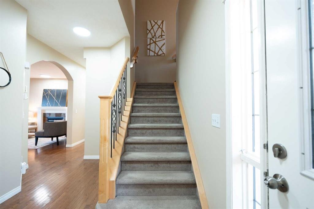 306 Rockyspring Circle Nw, Calgary, AB - Indoor Photo Showing Other Room