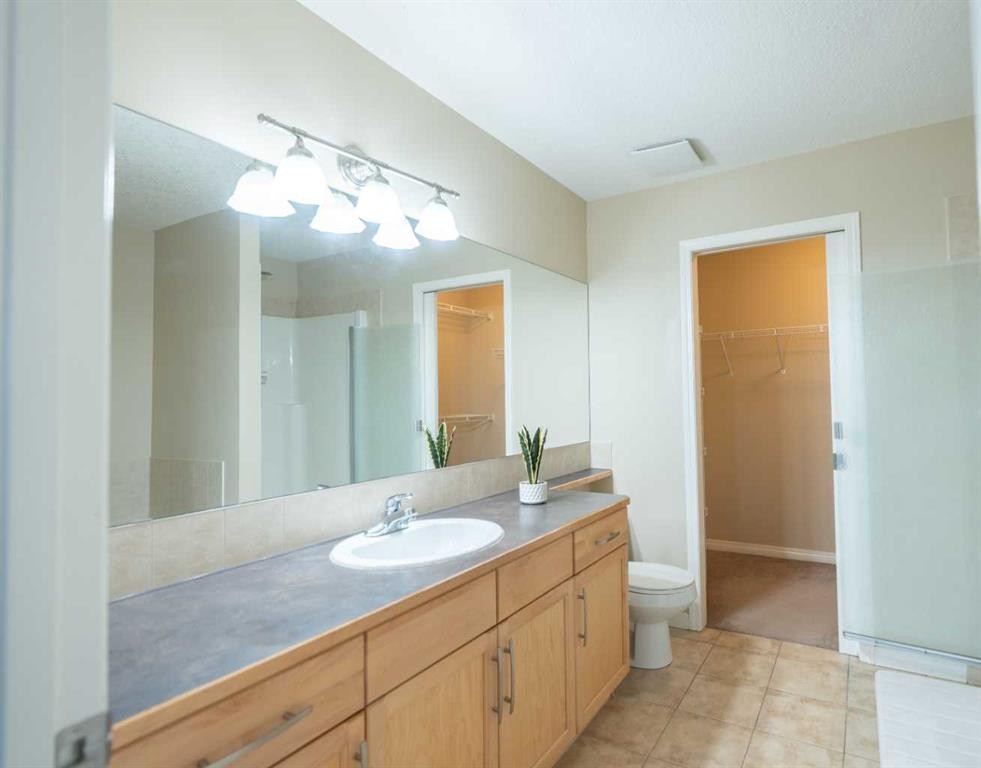 306 Rockyspring Circle Nw, Calgary, AB - Indoor Photo Showing Bathroom