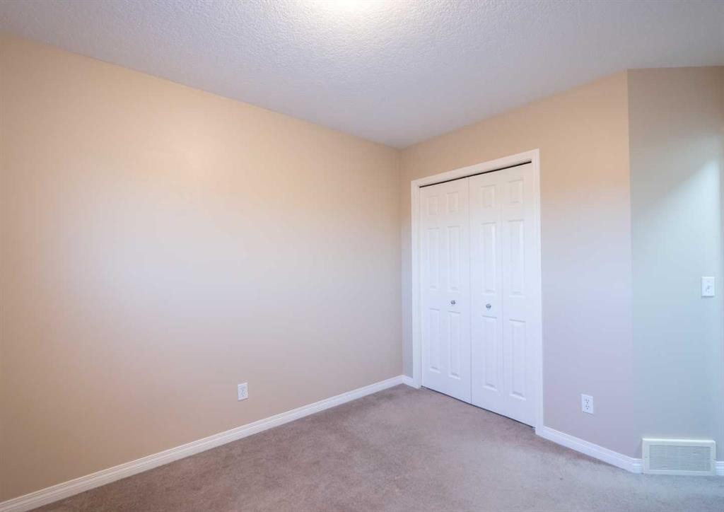 306 Rockyspring Circle Nw, Calgary, AB - Indoor Photo Showing Other Room