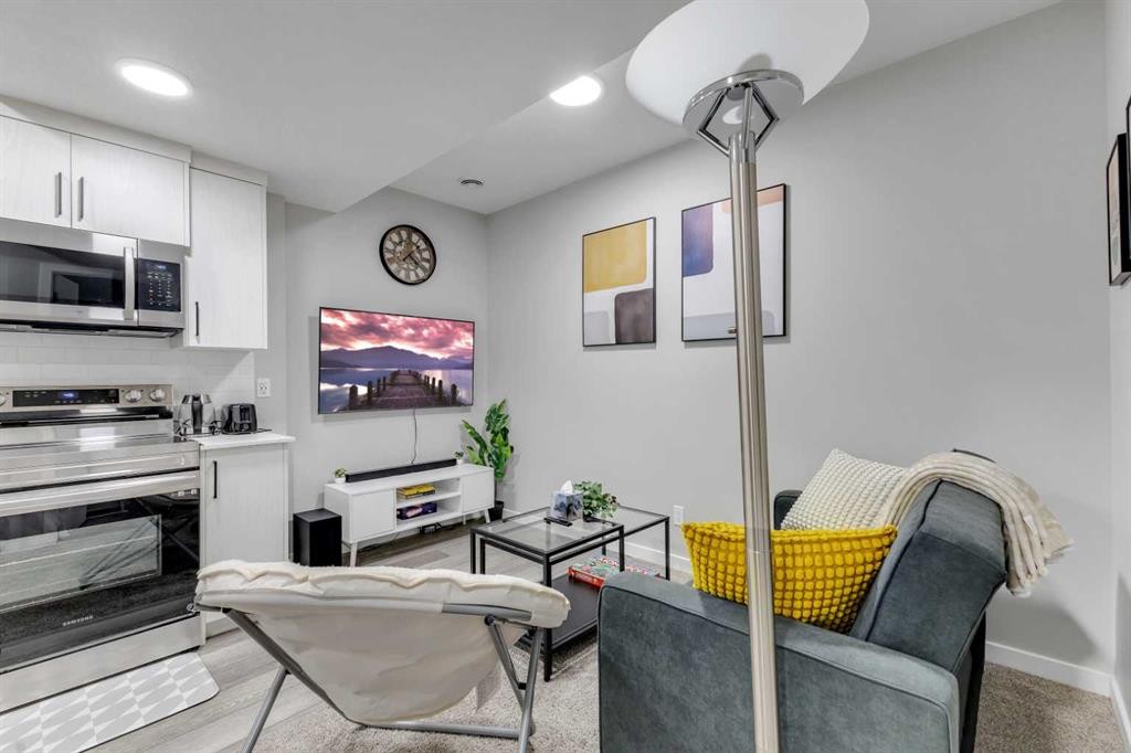 704 Creekstone Circle Sw, Calgary, AB - Indoor