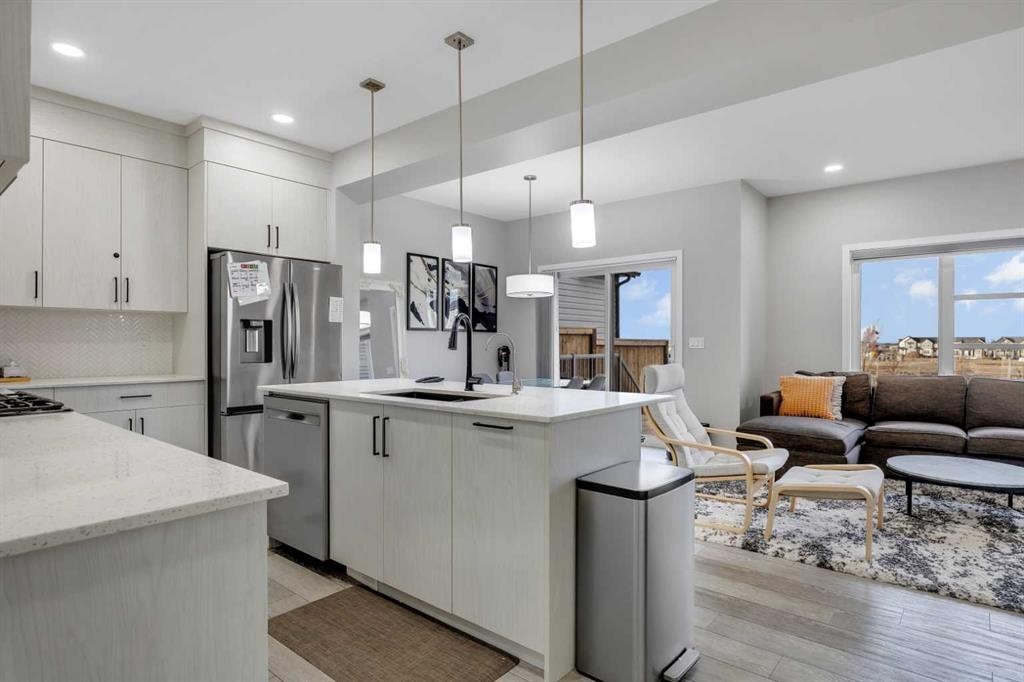 704 Creekstone Circle Sw, Calgary, AB - Indoor Photo Showing Kitchen With Upgraded Kitchen