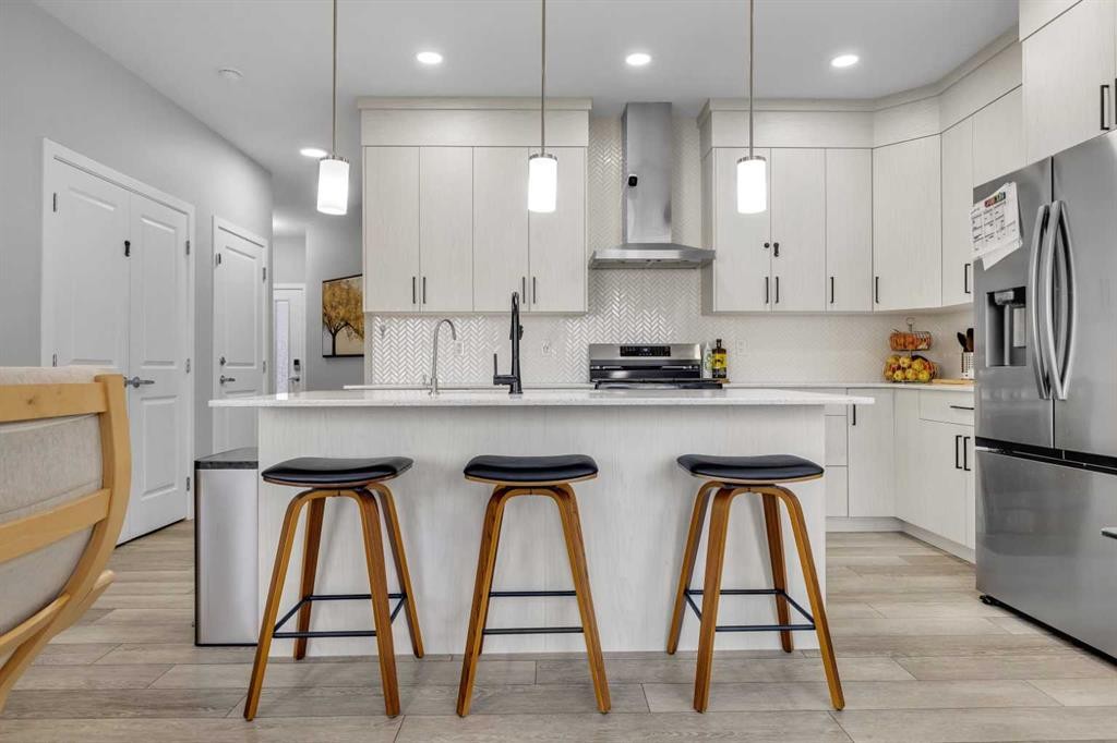 704 Creekstone Circle Sw, Calgary, AB - Indoor Photo Showing Kitchen With Upgraded Kitchen