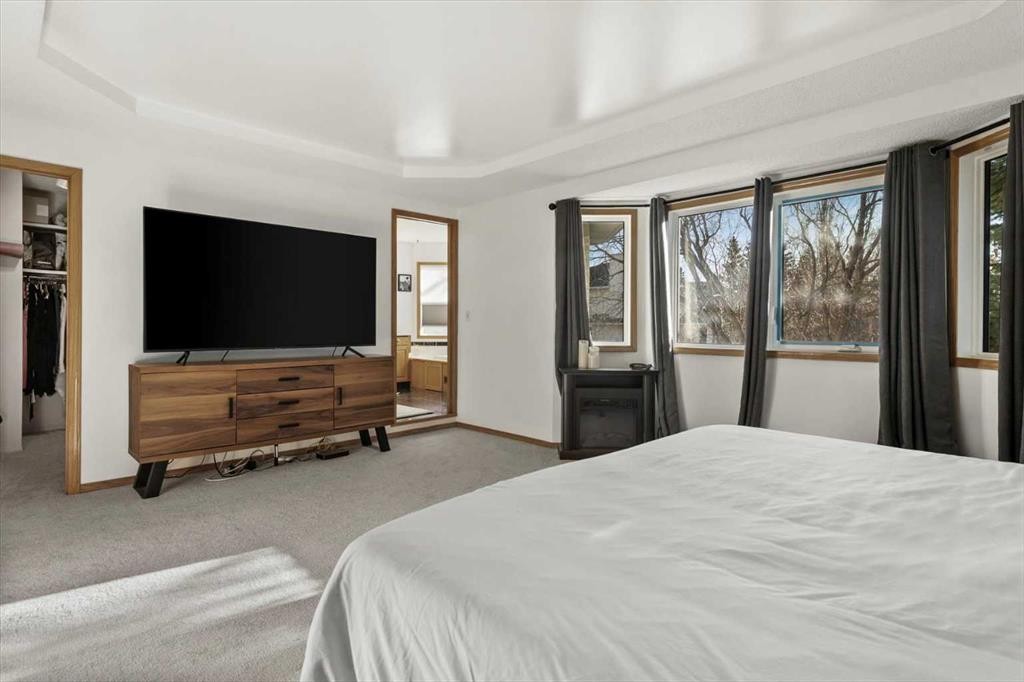 332 Hawkstone Close Nw, Calgary, AB - Indoor Photo Showing Bedroom