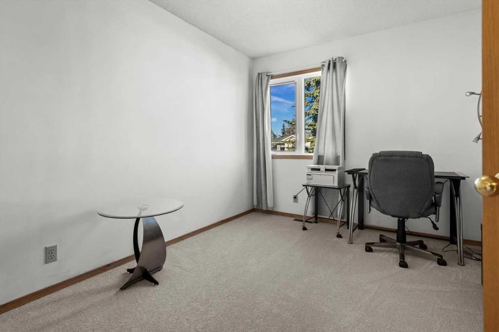 332 Hawkstone Close Nw, Calgary, AB - Indoor