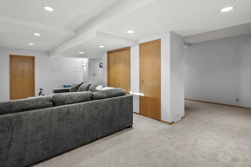 332 Hawkstone Close Nw, Calgary, AB - Indoor