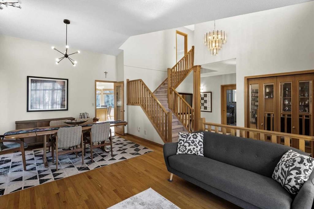332 Hawkstone Close Nw, Calgary, AB - Indoor Photo Showing Living Room