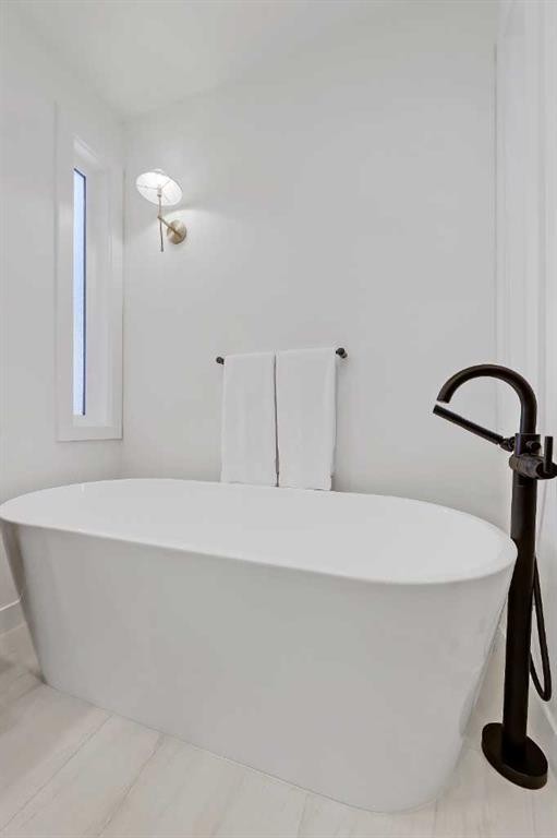 5020 21A Street Sw, Calgary, AB - Indoor Photo Showing Bathroom