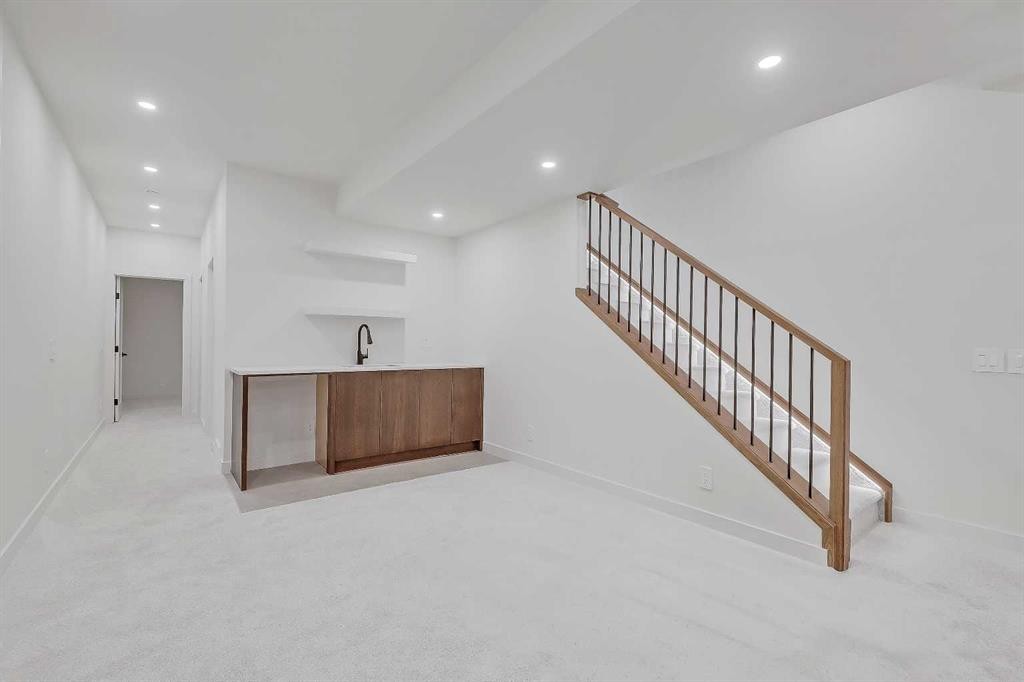 5020 21A Street Sw, Calgary, AB - Indoor Photo Showing Other Room