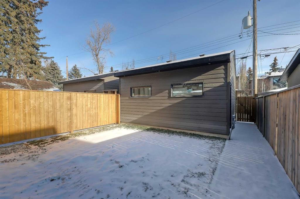 5020 21A Street Sw, Calgary, AB - Outdoor