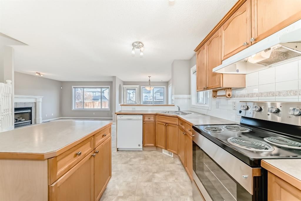 269 Covewood Circle Ne, Calgary, AB - Indoor Photo Showing Kitchen