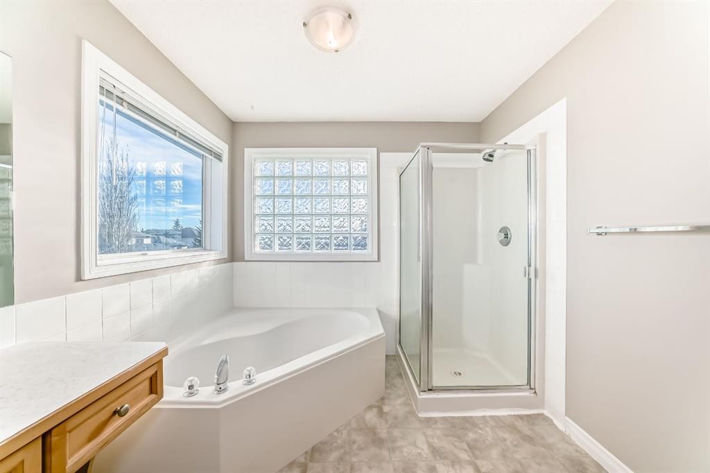 269 Covewood Circle Ne, Calgary, AB - Indoor Photo Showing Bathroom