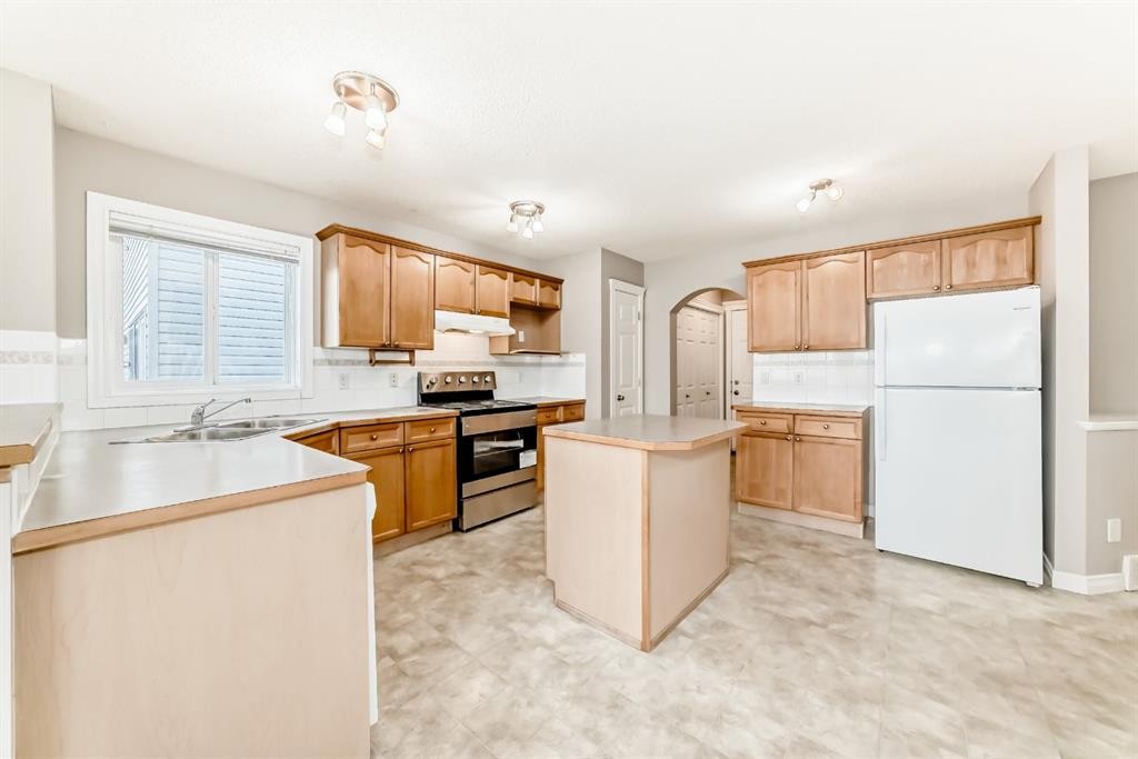 269 Covewood Circle Ne, Calgary, AB - Indoor Photo Showing Kitchen
