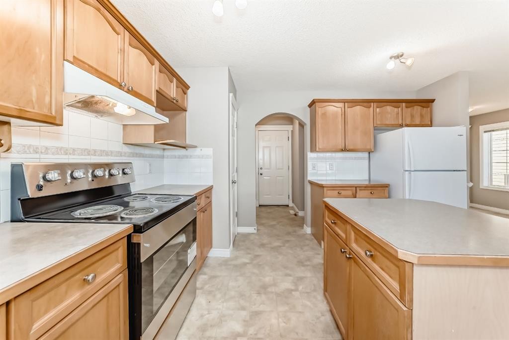 269 Covewood Circle Ne, Calgary, AB - Indoor Photo Showing Kitchen