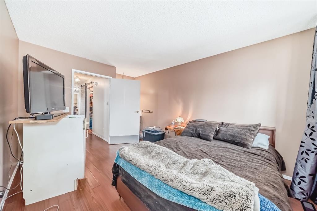 1802-3500 Varsity Drive Nw, Calgary, AB - Indoor Photo Showing Bedroom