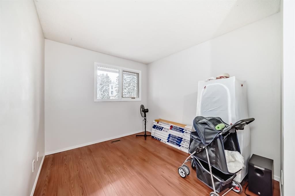 1802-3500 Varsity Drive Nw, Calgary, AB - Indoor Photo Showing Other Room