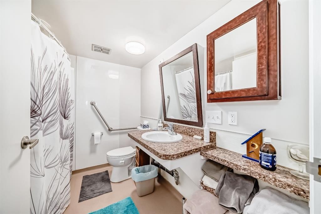 1802-3500 Varsity Drive Nw, Calgary, AB - Indoor Photo Showing Bathroom