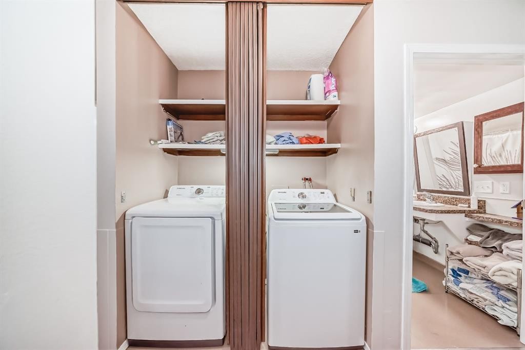 1802-3500 Varsity Drive Nw, Calgary, AB - Indoor Photo Showing Laundry Room