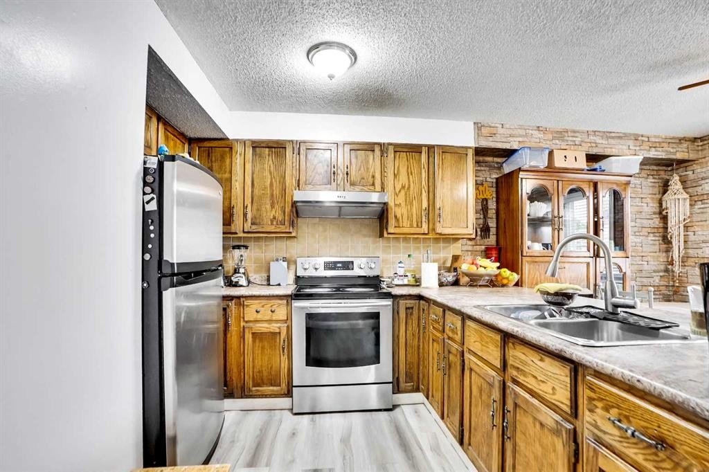 48 Templeridge Crescent Ne, Calgary, AB - Indoor Photo Showing Kitchen