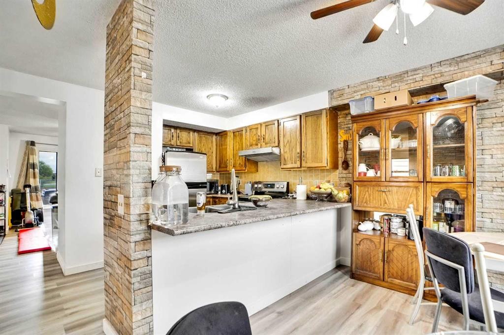 48 Templeridge Crescent Ne, Calgary, AB - Indoor Photo Showing Other Room