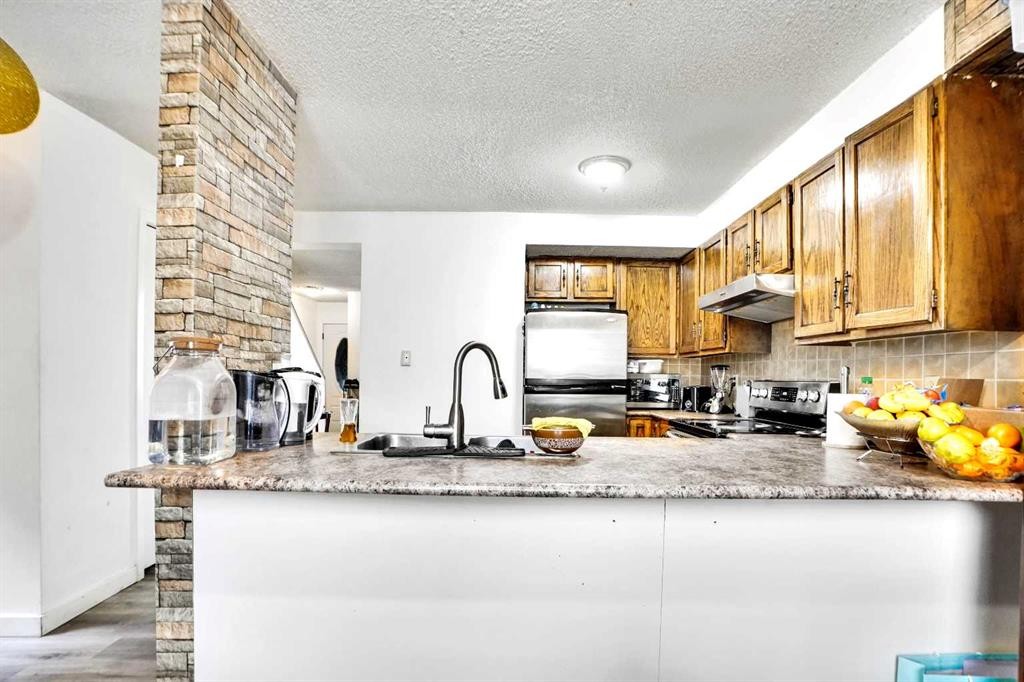 48 Templeridge Crescent Ne, Calgary, AB - Indoor Photo Showing Kitchen With Upgraded Kitchen