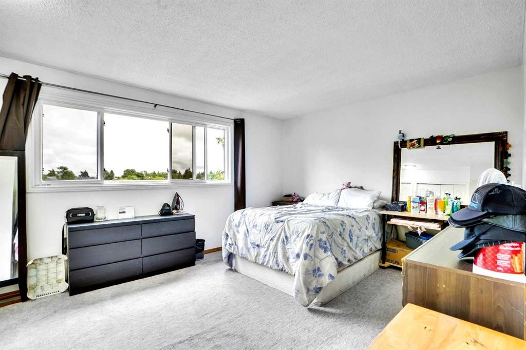 48 Templeridge Crescent Ne, Calgary, AB - Indoor Photo Showing Bedroom