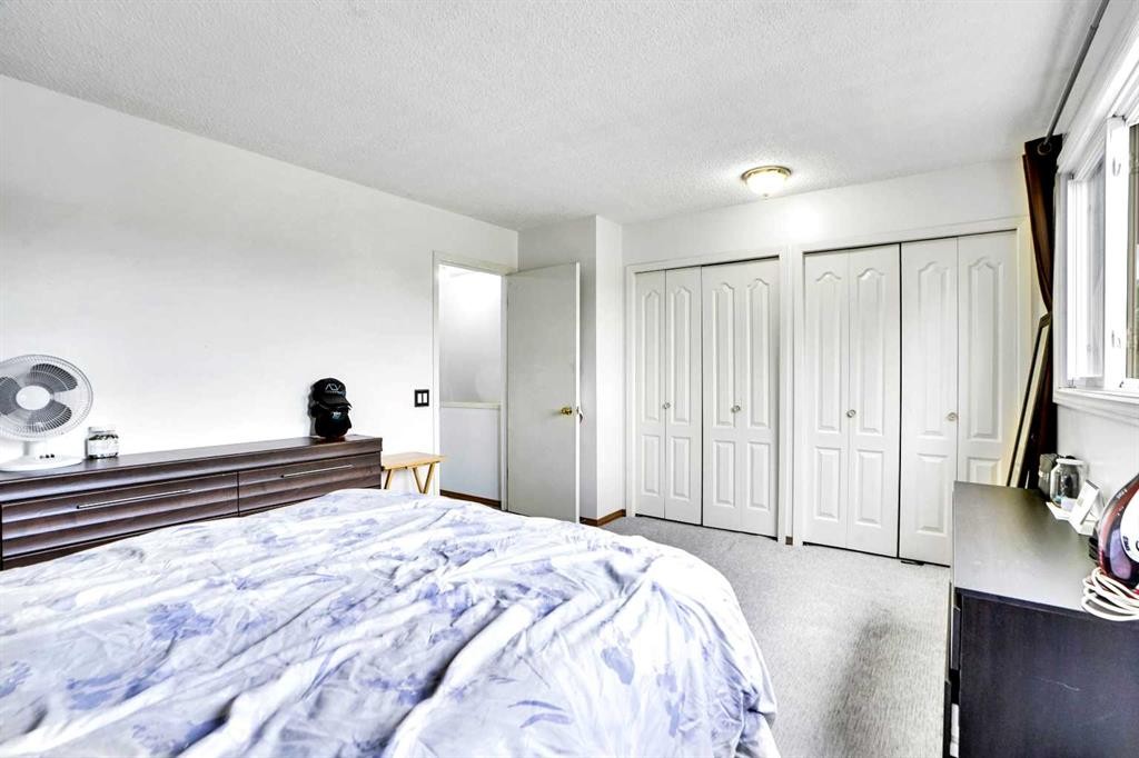 48 Templeridge Crescent Ne, Calgary, AB - Indoor Photo Showing Bedroom