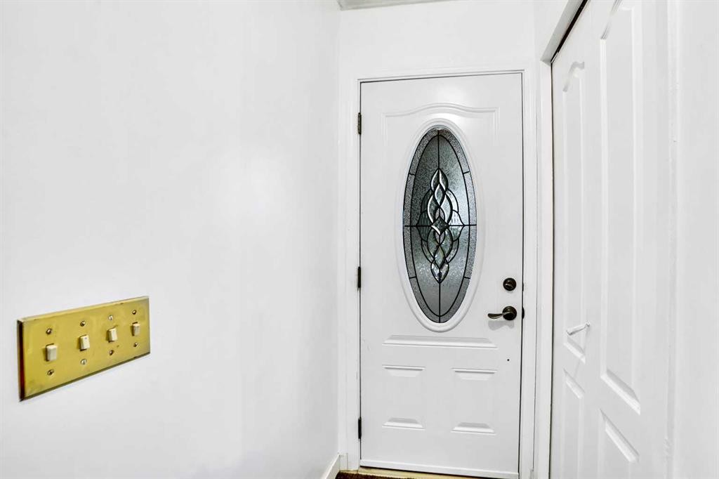 48 Templeridge Crescent Ne, Calgary, AB - Indoor