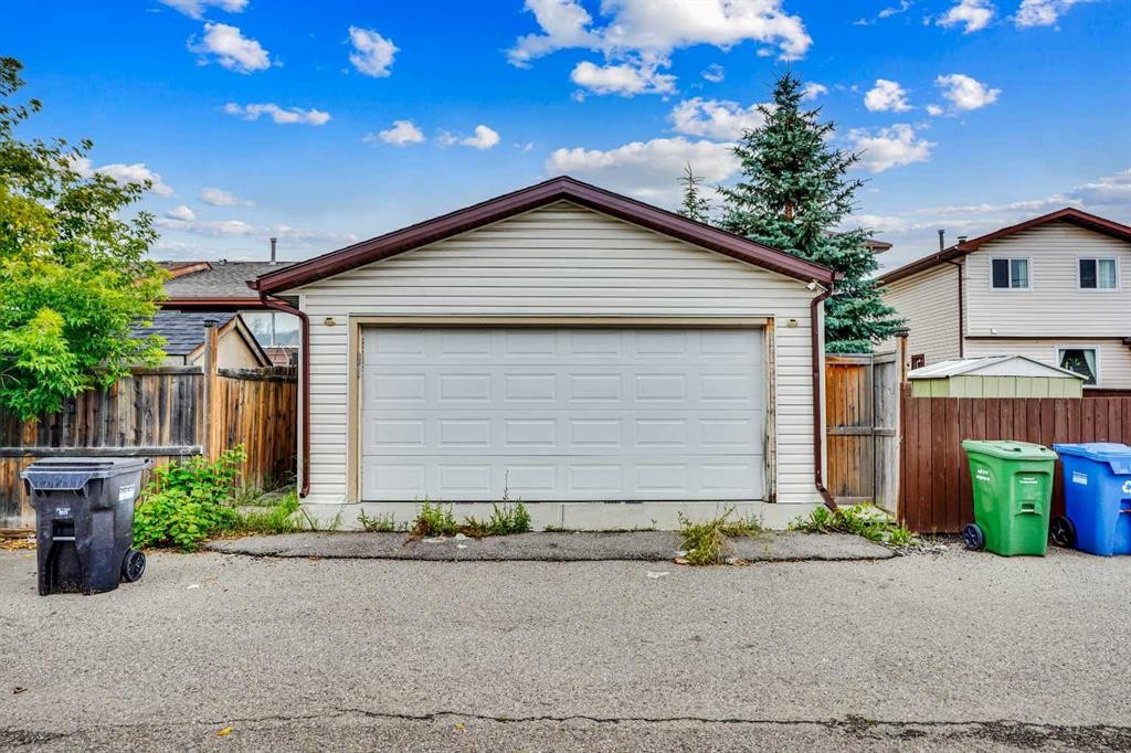 48 Templeridge Crescent Ne, Calgary, AB - Outdoor