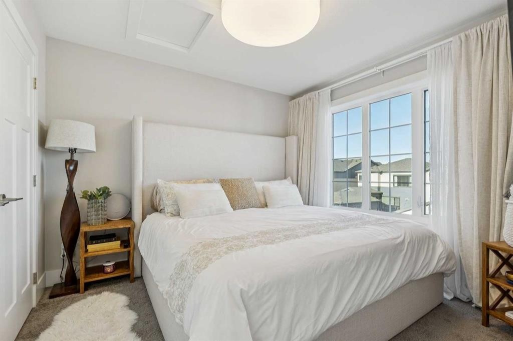 16 Treeline Lane Sw, Calgary, AB - Indoor Photo Showing Bedroom