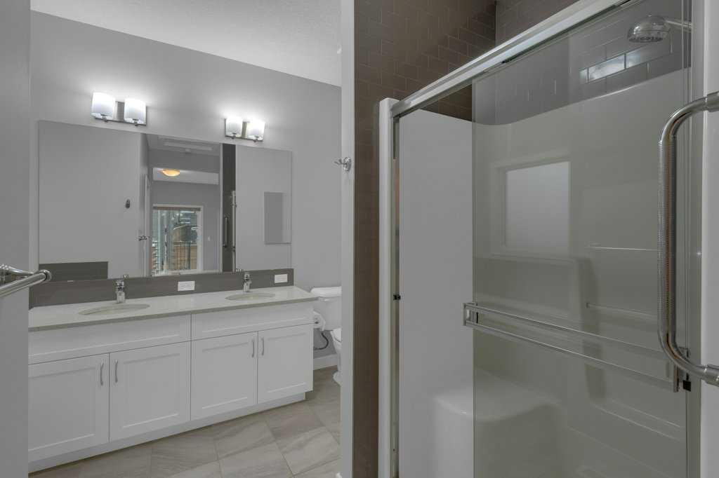 137 Willow Park North, Cochrane, AB - Indoor Photo Showing Bathroom