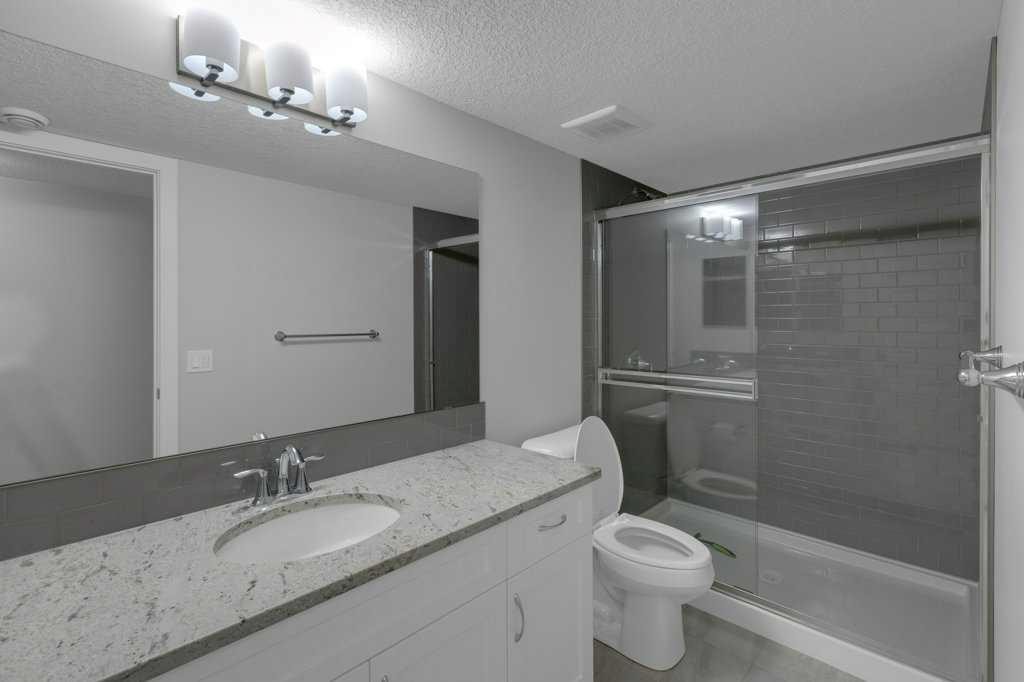 137 Willow Park North, Cochrane, AB - Indoor Photo Showing Bathroom