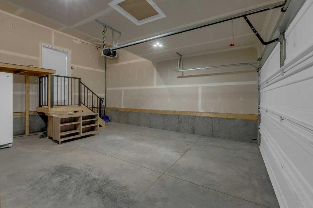 137 Willow Park North, Cochrane, AB - Indoor Photo Showing Garage