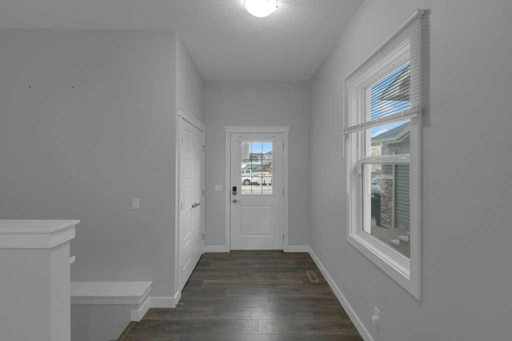 137 Willow Park North, Cochrane, AB - Indoor Photo Showing Other Room