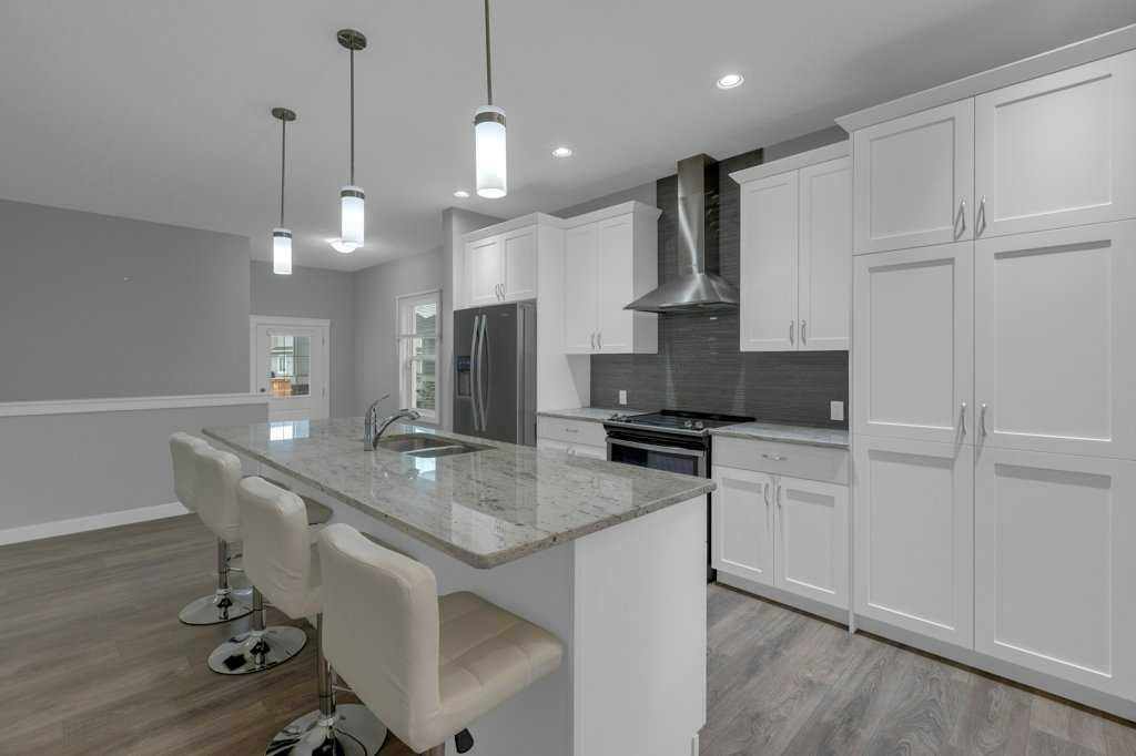 137 Willow Park North, Cochrane, AB - Indoor Photo Showing Kitchen With Double Sink With Upgraded Kitchen