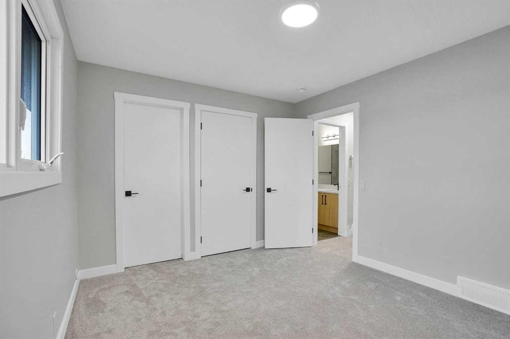 7842 21A Street Se, Calgary, AB - Indoor Photo Showing Other Room