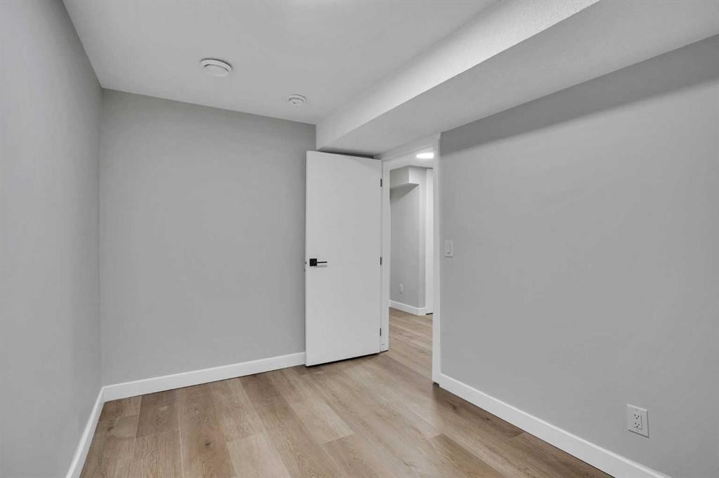 7842 21A Street Se, Calgary, AB - Indoor Photo Showing Other Room