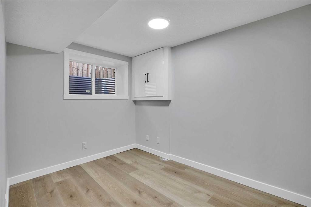 7842 21A Street Se, Calgary, AB - Indoor Photo Showing Other Room