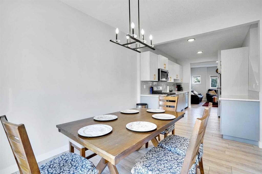 96 Tuscany Summit Square Nw, Calgary, AB - Indoor Photo Showing Dining Room