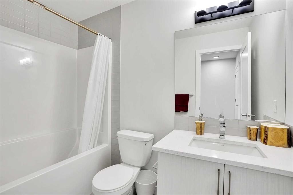 96 Tuscany Summit Square Nw, Calgary, AB - Indoor Photo Showing Bathroom