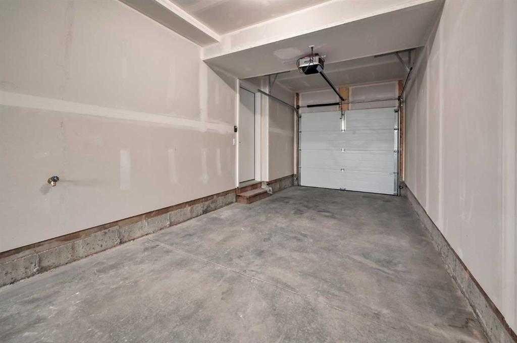 96 Tuscany Summit Square Nw, Calgary, AB - Indoor Photo Showing Garage