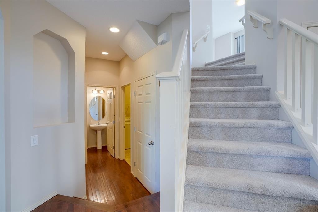 15 Tuscany Reserve Bay Nw, Calgary, AB - Indoor Photo Showing Other Room