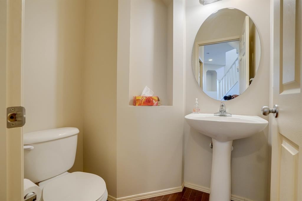 15 Tuscany Reserve Bay Nw, Calgary, AB - Indoor Photo Showing Bathroom