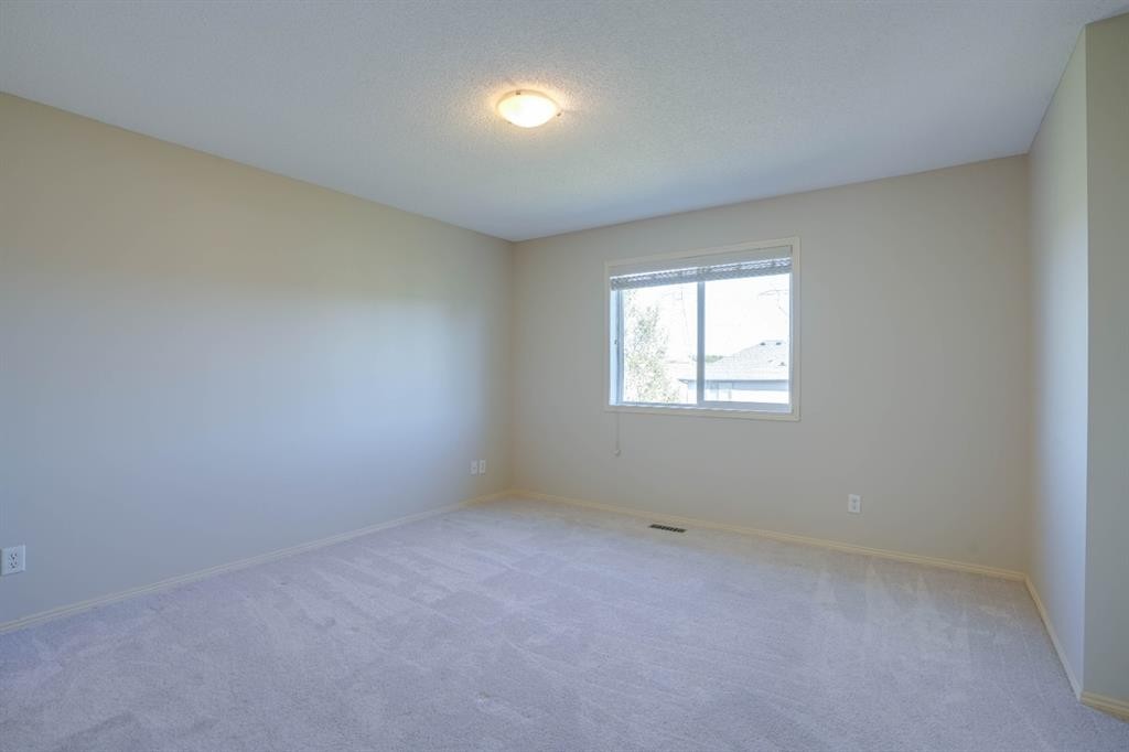 15 Tuscany Reserve Bay Nw, Calgary, AB - Indoor Photo Showing Other Room