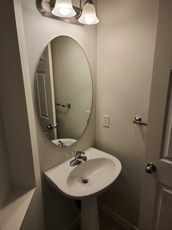 15 Tuscany Reserve Bay Nw, Calgary, AB - Indoor Photo Showing Bathroom