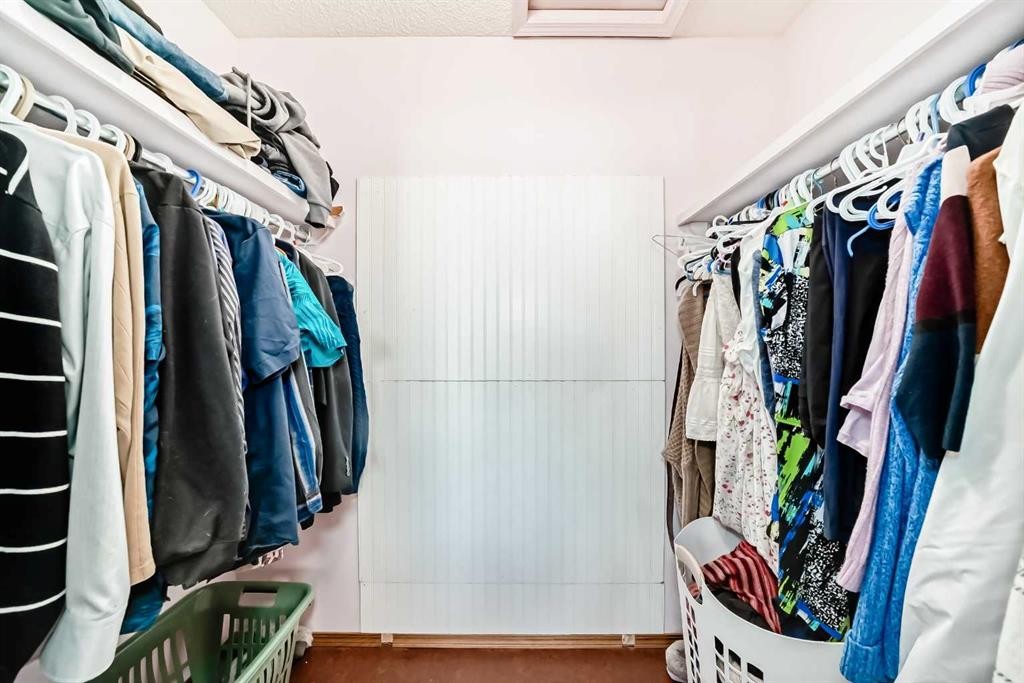 78 Sandringham Way Nw, Calgary, AB - Indoor With Storage
